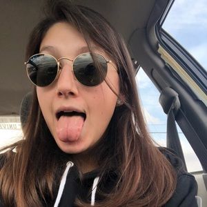 Meet your Posher, Emmy